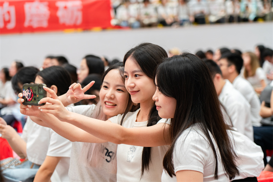 开学典礼08.jpg 开学典礼08.jpg