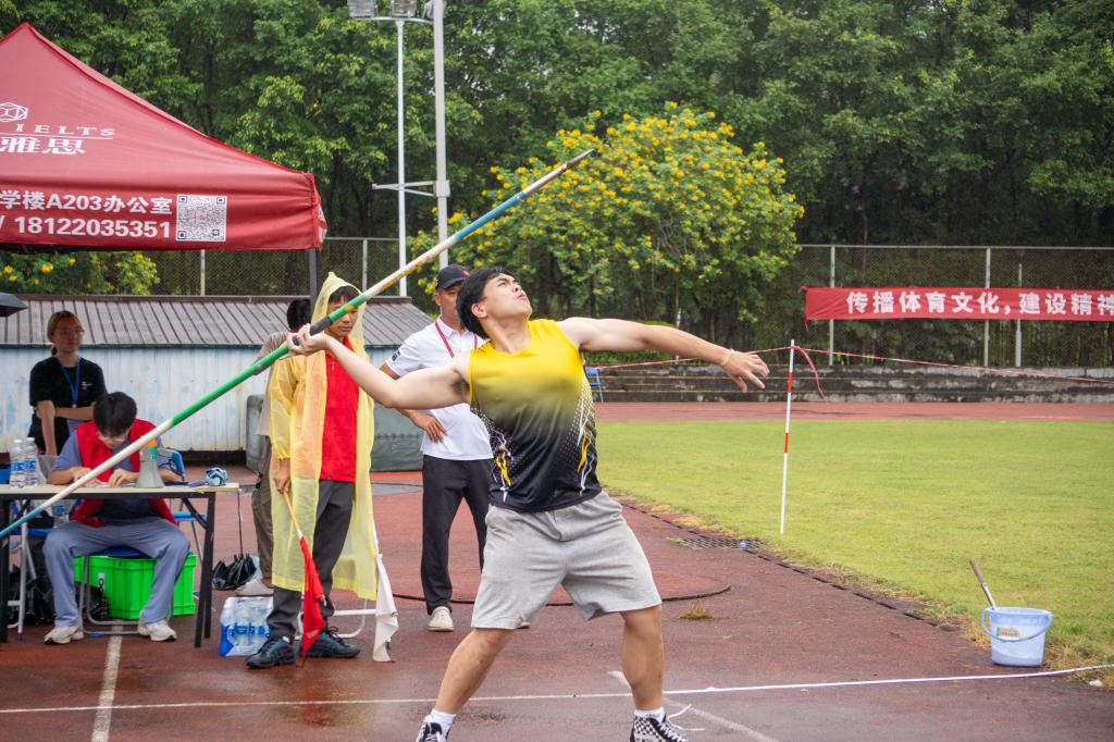 男子标枪特写.jpg