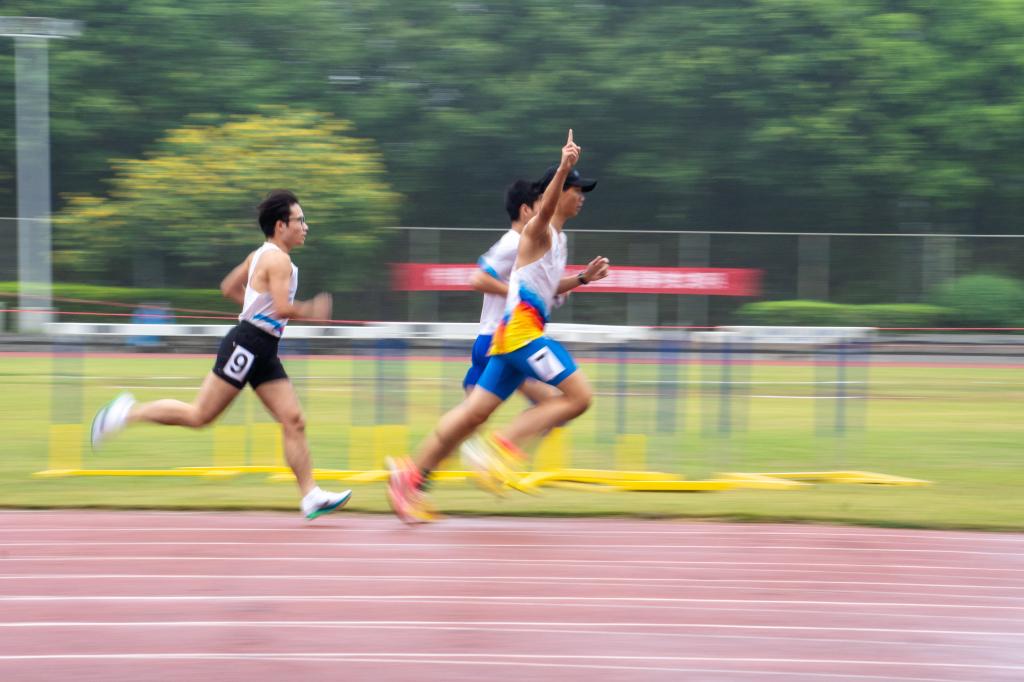 男子1500米中景追焦.jpg