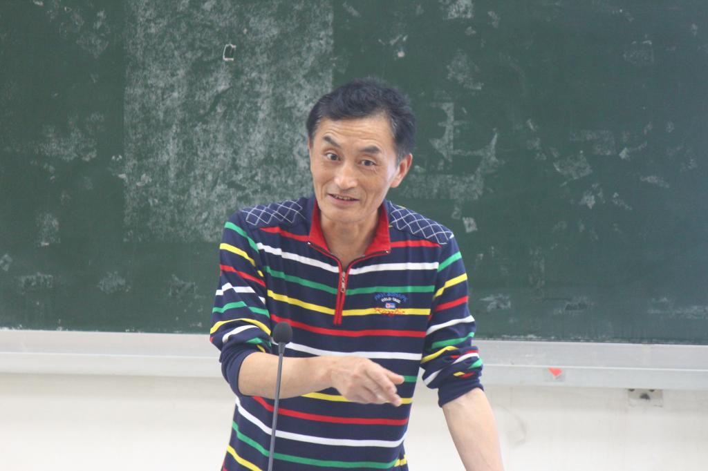 崔益波作总结发言