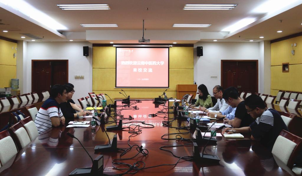 云南中医药大学学工干部与我校资助工作人员交流会