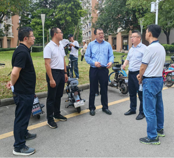与相关职能部门负责人现场交流.png
